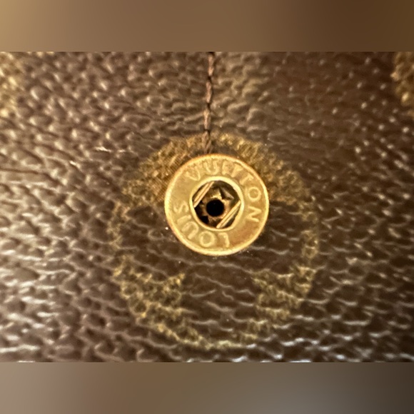 ❌Sold ❌Authentic LOUIS VUITTON
LV Monogram Coated Canvas Sarah Long Mono Wallet - Picture 7 of 9